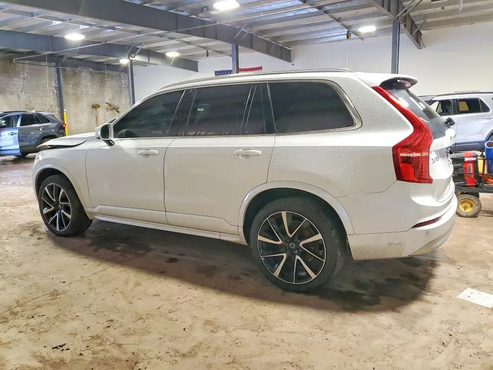2022 VOLVO XC90 T6 MOMENTUM  