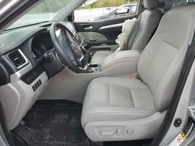 2019 TOYOTA HIGHLANDER SE  