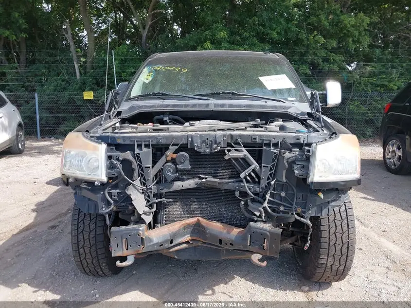 2011 NISSAN TITAN SL