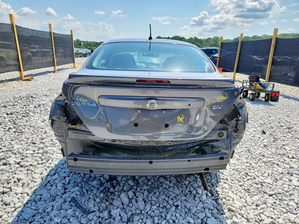 2018 NISSAN VERSA SV  