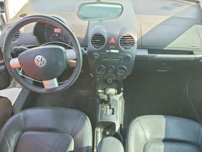 2010 VOLKSWAGEN NEW BEETLE   