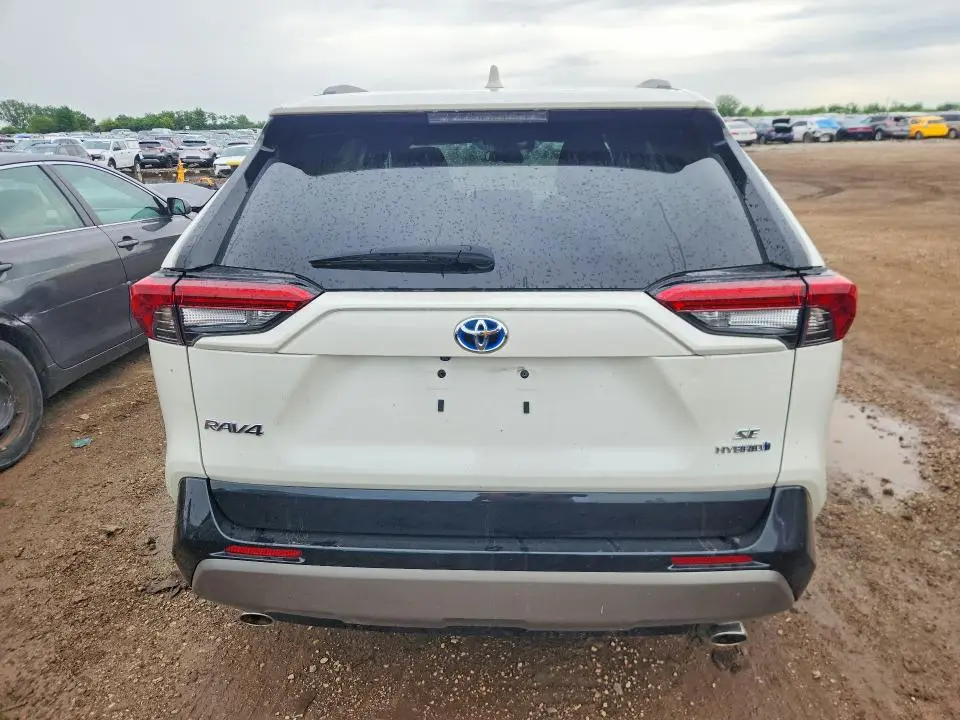 2022 TOYOTA RAV4 SE  