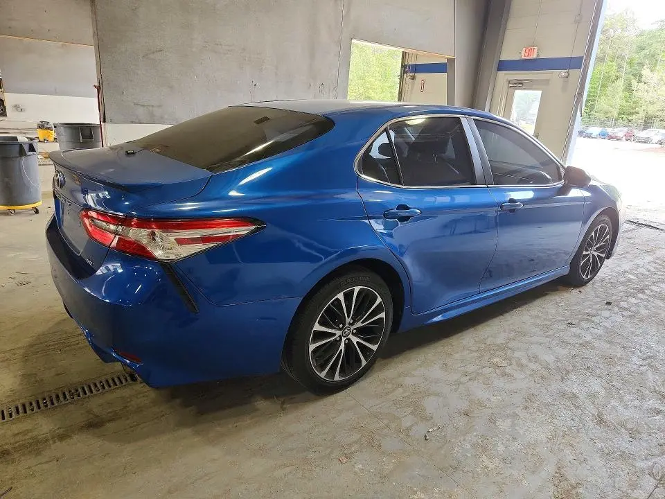 2018 TOYOTA CAMRY SE  