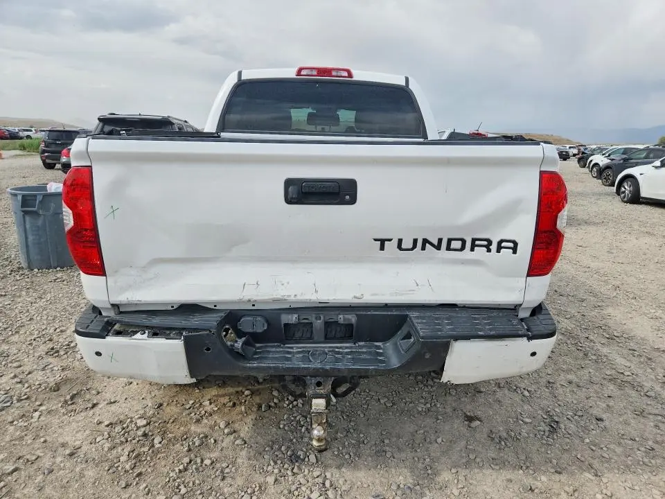 2018 TOYOTA TUNDRA CREWMAX SR5  