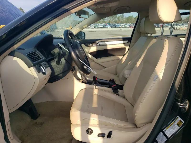 2015 VOLKSWAGEN PASSAT S  