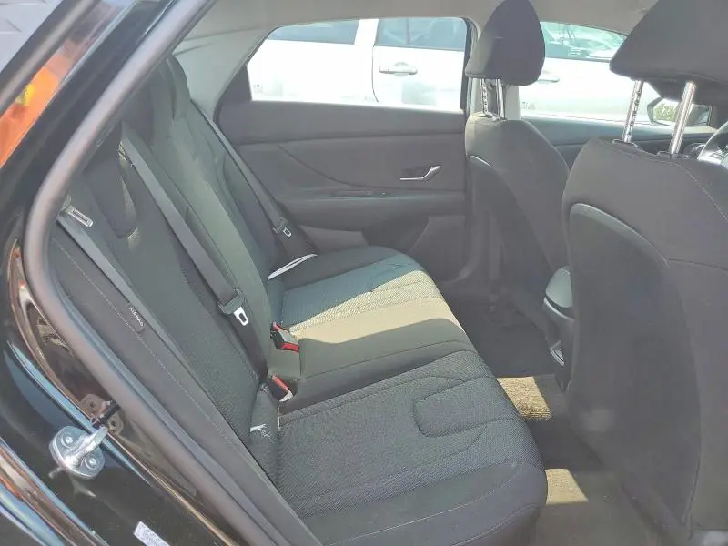 2024 HYUNDAI ELANTRA SE  