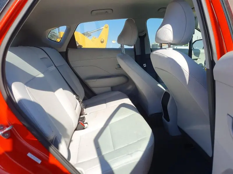 2024 HYUNDAI KONA SE  