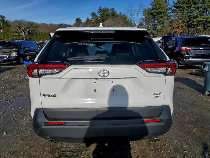2024 TOYOTA RAV4 XLE  