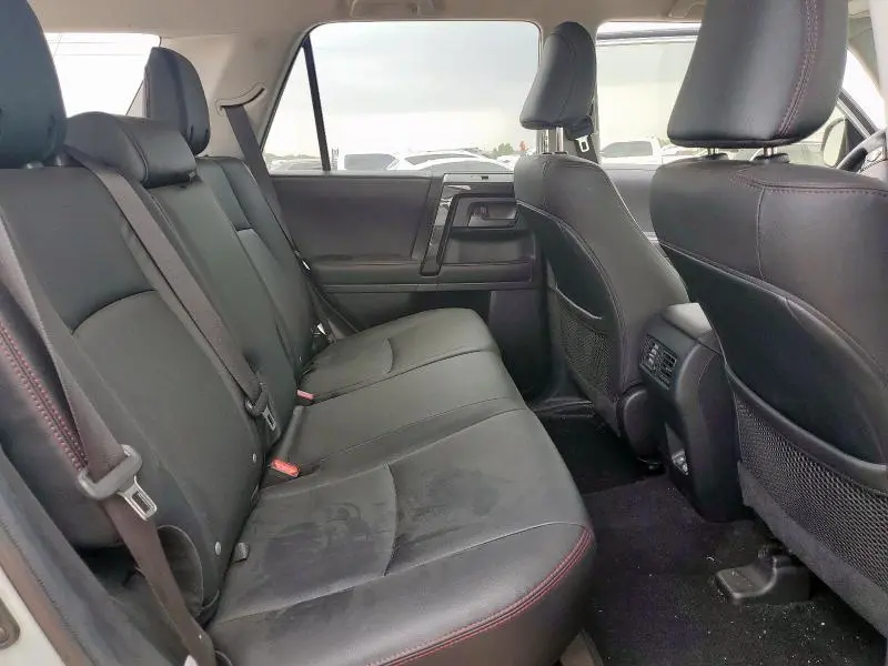 2023 TOYOTA 4RUNNER SE  