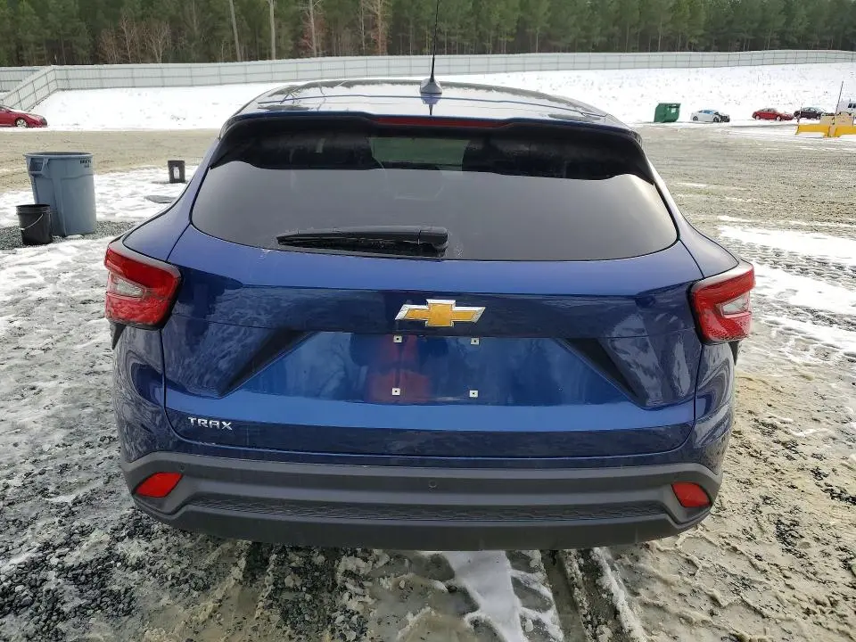 2024 CHEVROLET TRAX LS  