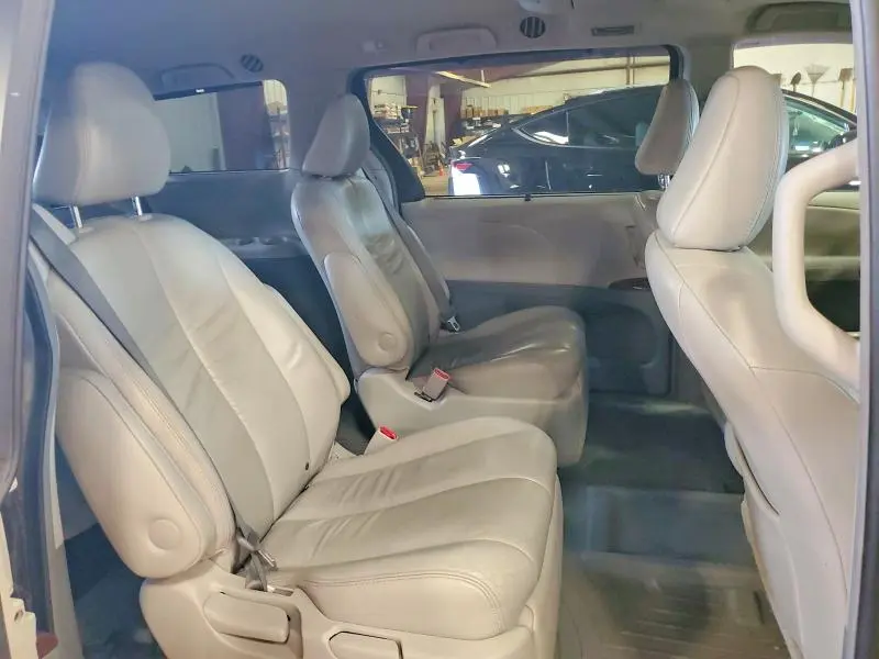 2011 TOYOTA SIENNA XLE 7-PASSENGER  