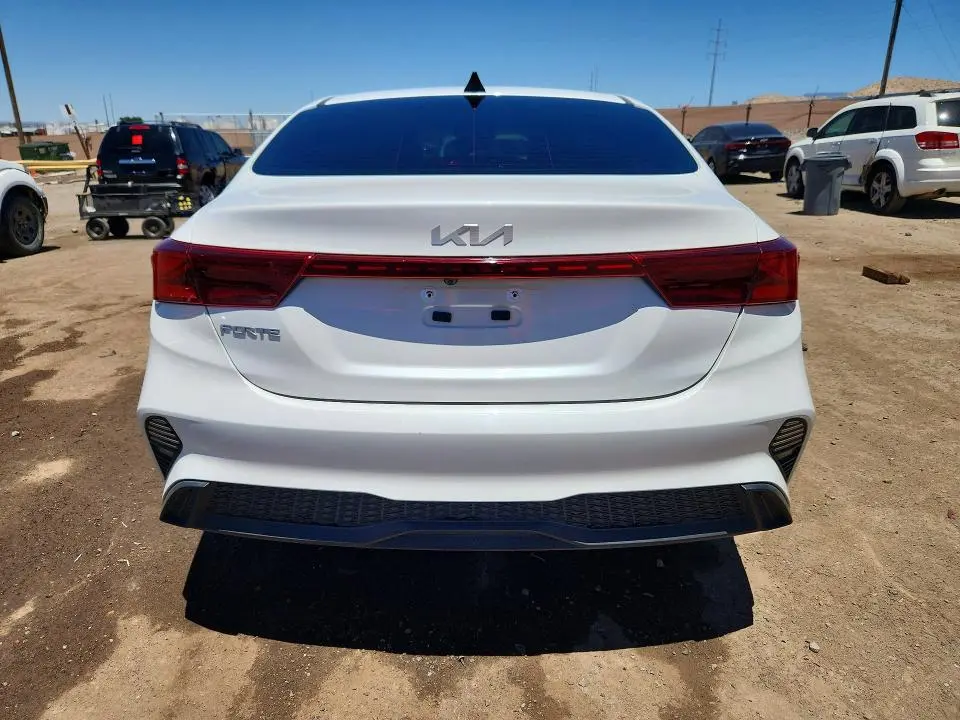 2024 KIA FORTE LXS  