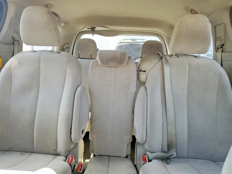 2014 TOYOTA SIENNA LE  