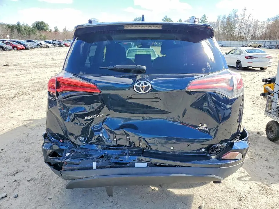 2018 TOYOTA RAV4 LE  