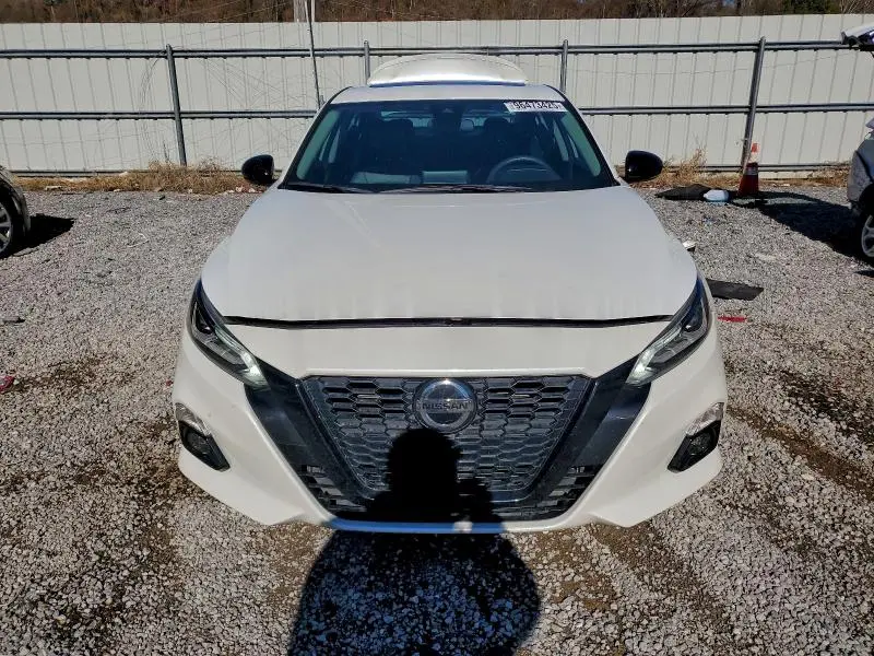 2022 NISSAN ALTIMA SR  