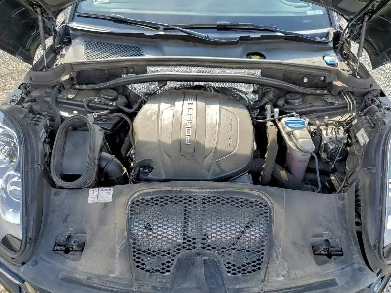2018 PORSCHE MACAN   