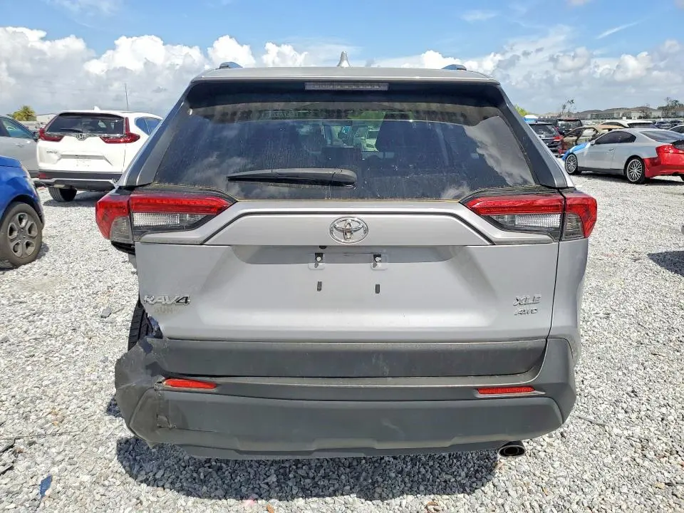 2019 TOYOTA RAV4 XLE  