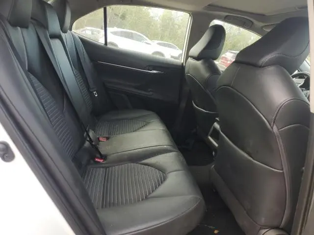 2022 TOYOTA CAMRY XLE  
