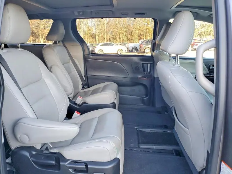 2015 TOYOTA SIENNA XLE  