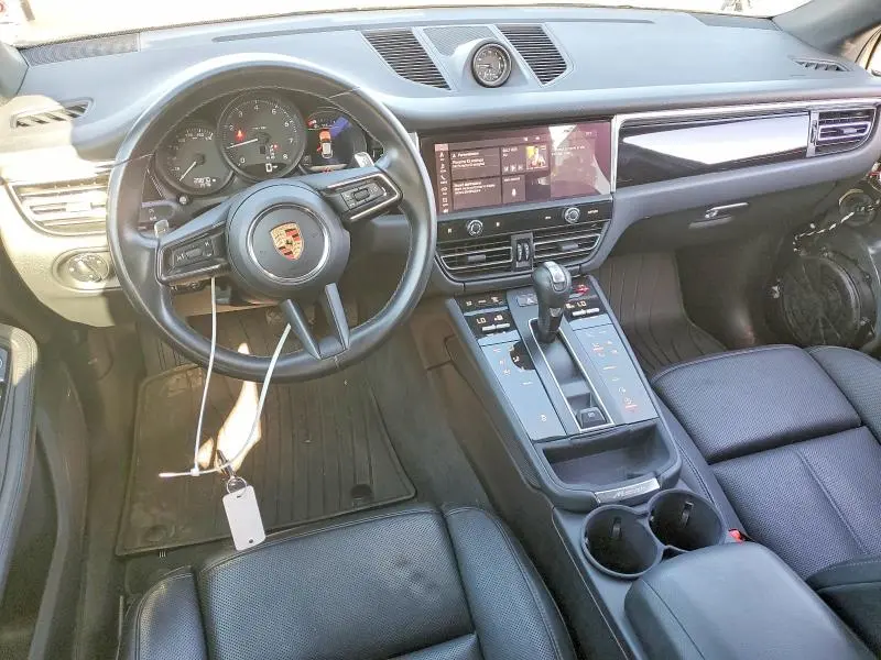 2023 PORSCHE MACAN BASE  