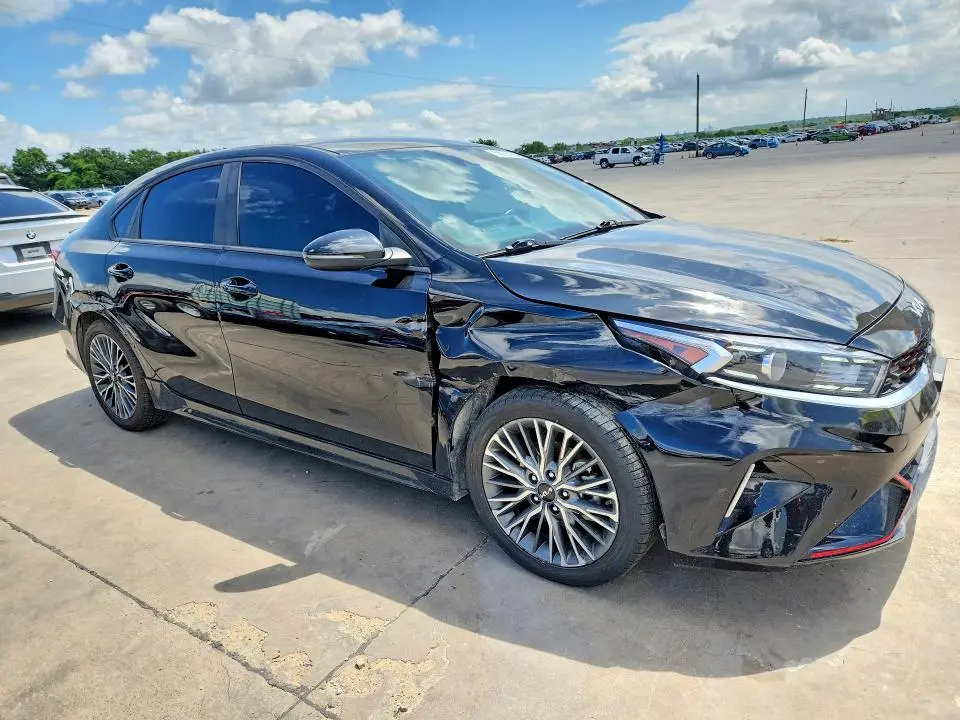 2024 KIA FORTE GT LINE  