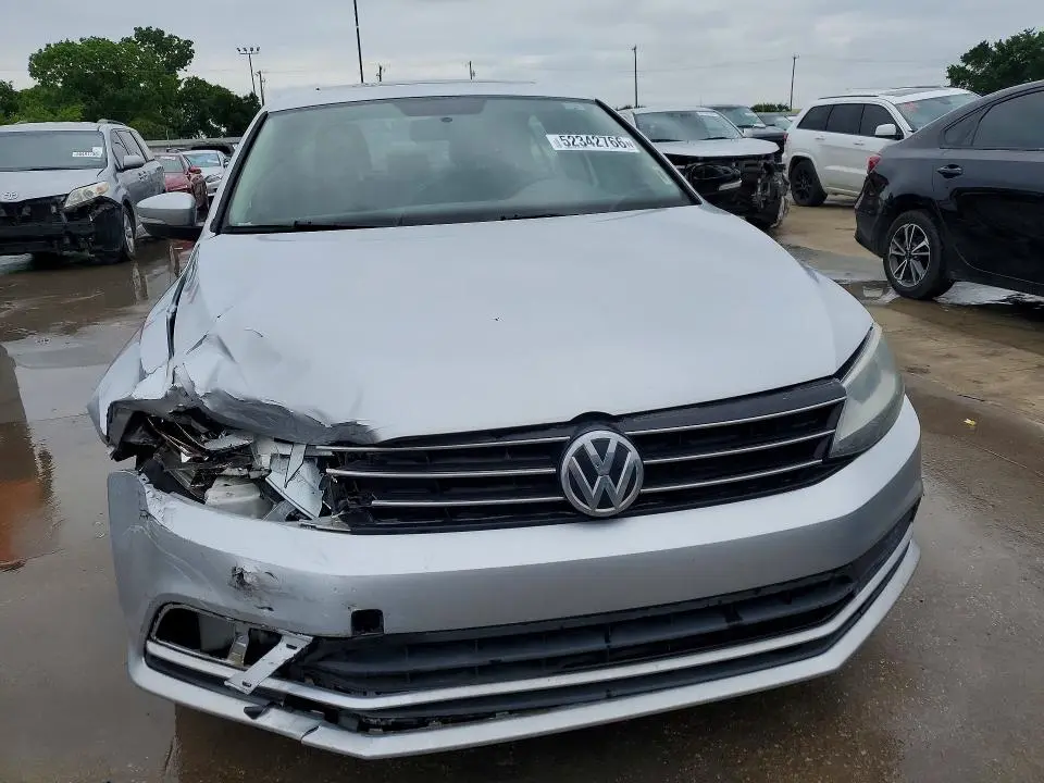 2016 VOLKSWAGEN JETTA SE  