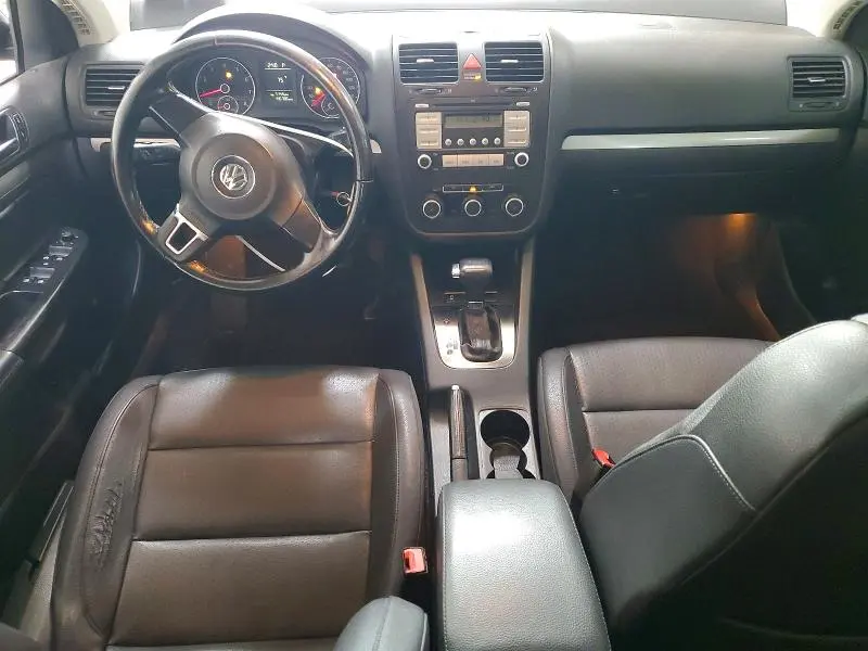 2010 VOLKSWAGEN JETTA SE  