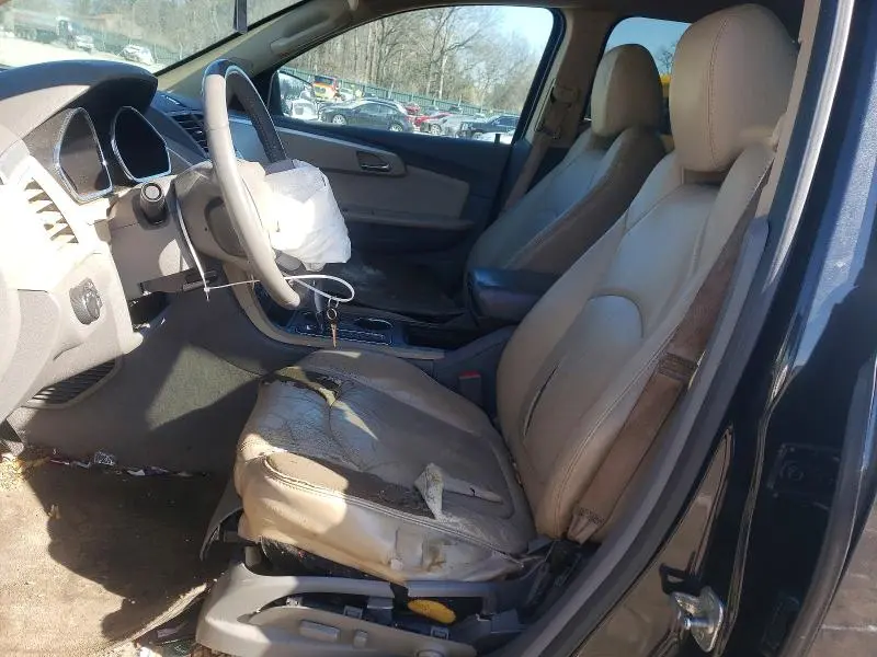 2011 CHEVROLET TRAVERSE LT  