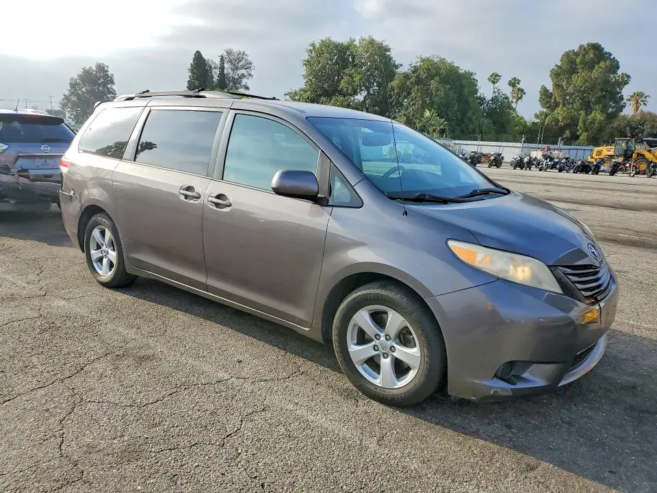 2011 TOYOTA SIENNA LE  