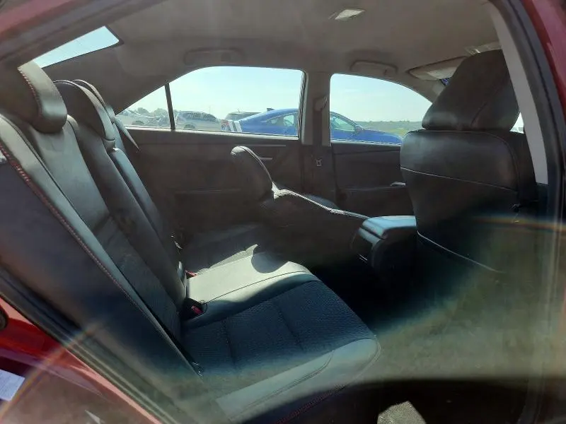 2015 TOYOTA CAMRY SE  