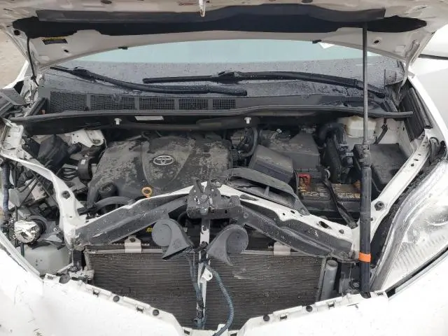 2020 TOYOTA SIENNA LE  