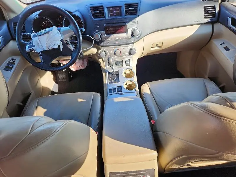 2012 TOYOTA HIGHLANDER SE  