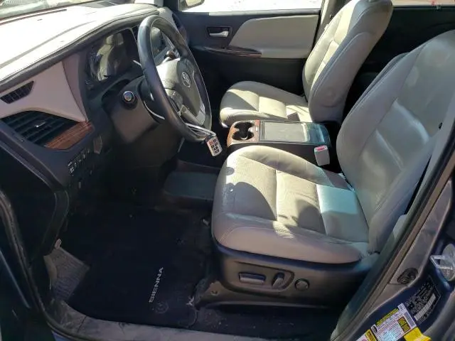 2016 TOYOTA SIENNA XLE  