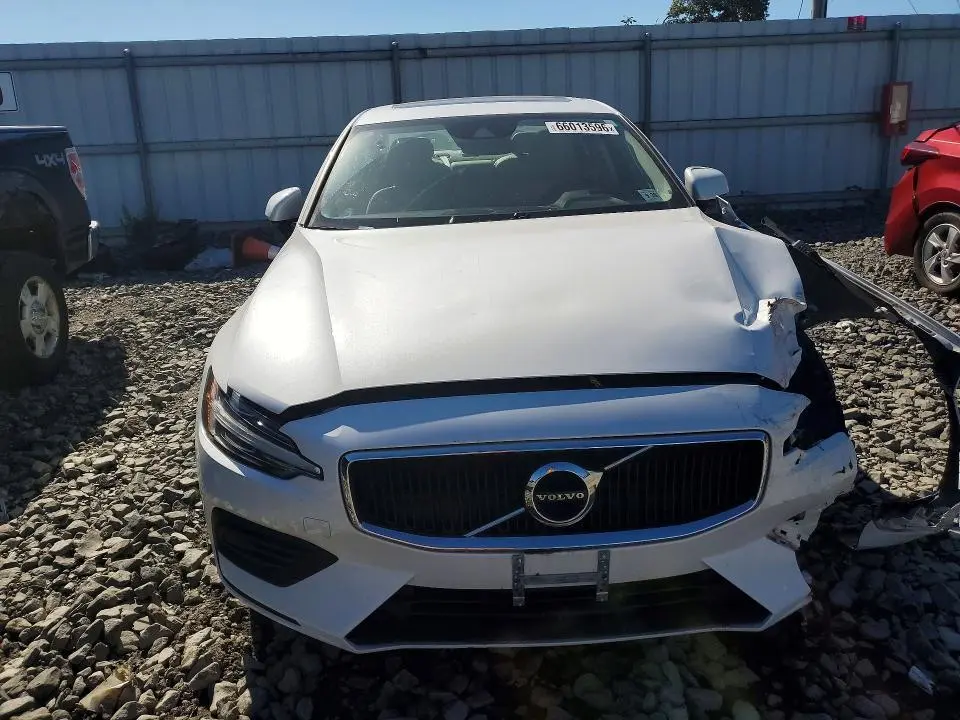 2020 VOLVO S60 T6 MOMENTUM  