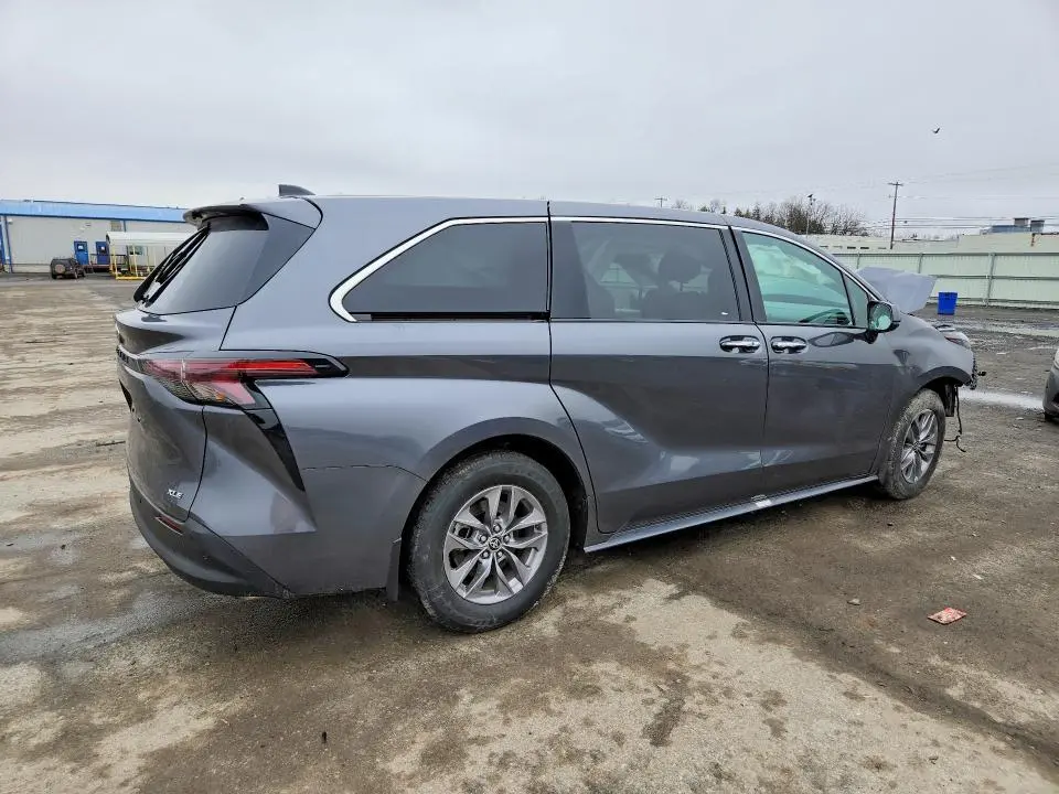 2025 TOYOTA SIENNA XLE 7-PASSENGER  