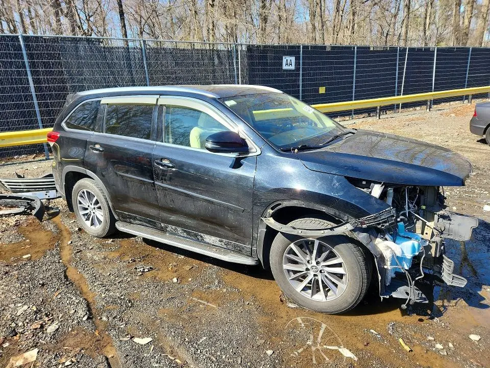 2017 TOYOTA HIGHLANDER XLE  