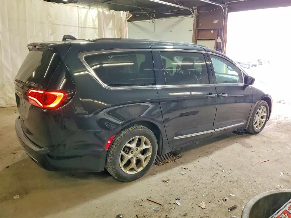 2017 CHRYSLER PACIFICA TOURING L  