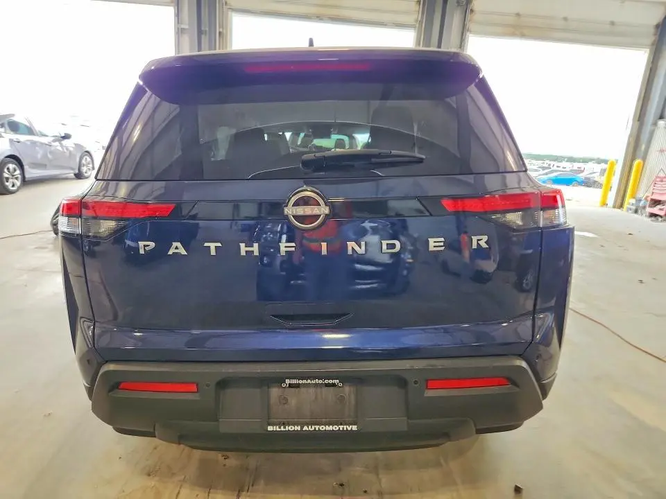 2022 NISSAN PATHFINDER SV  