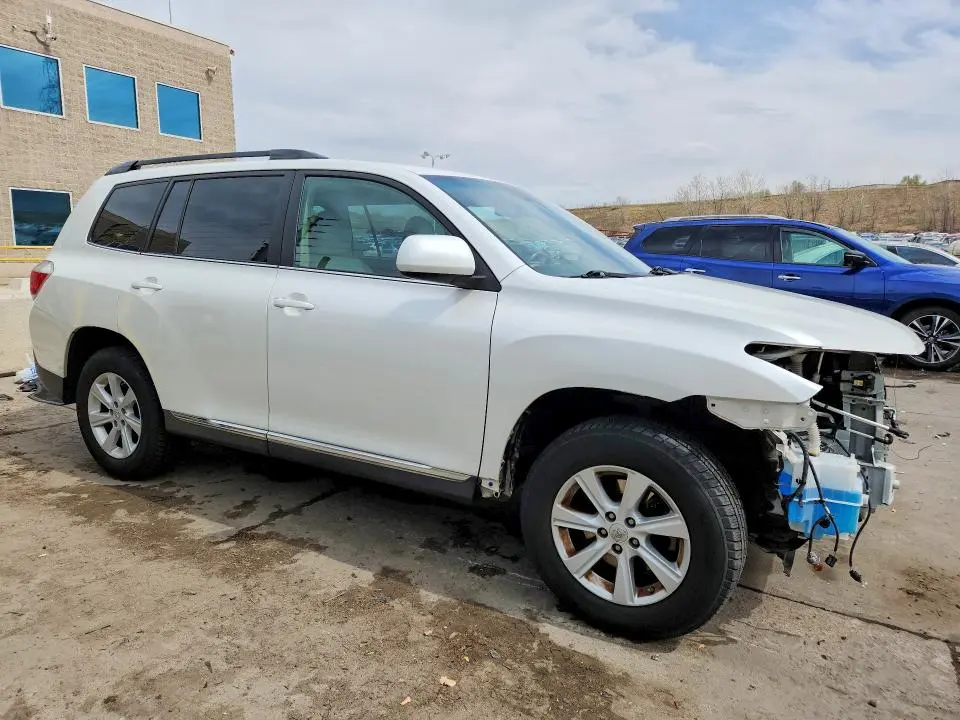 2013 TOYOTA HIGHLANDER SE  