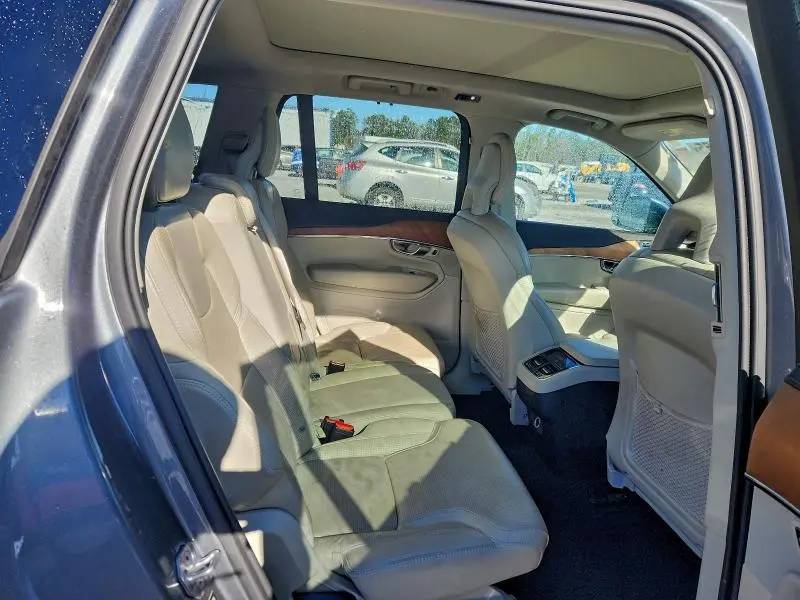 2018 VOLVO XC90 T6  