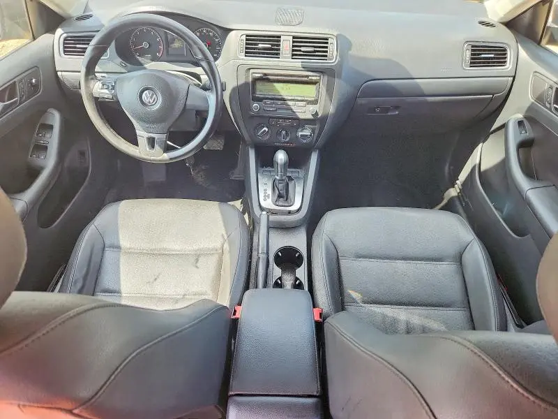 2011 VOLKSWAGEN JETTA SE  