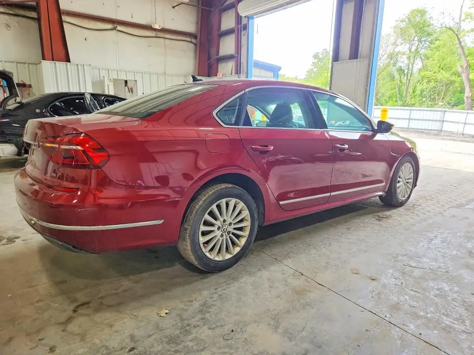 2017 VOLKSWAGEN PASSAT SE  