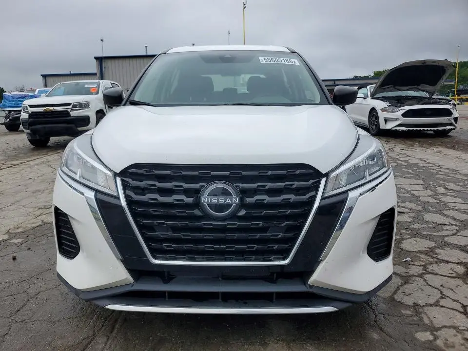 2024 NISSAN KICKS S  