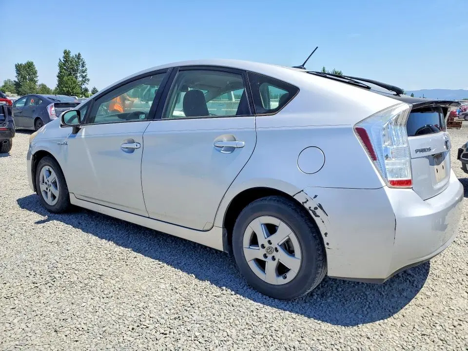 2010 TOYOTA PRIUS III  