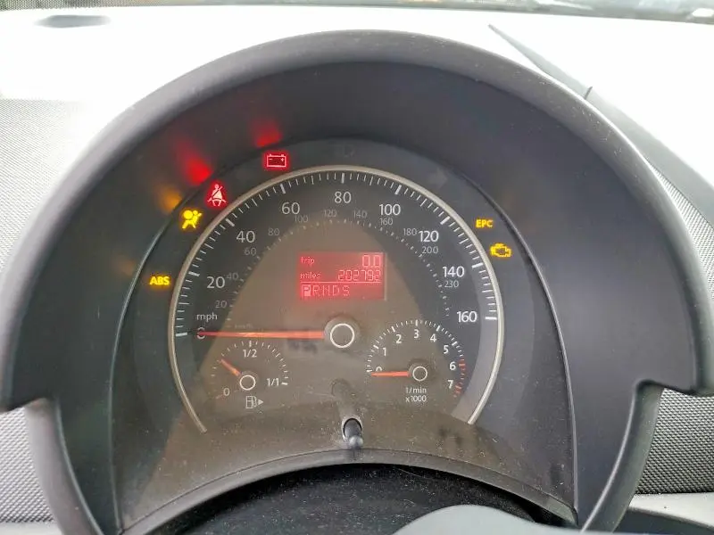 2010 VOLKSWAGEN NEW BEETLE 2.5L LEATHER  