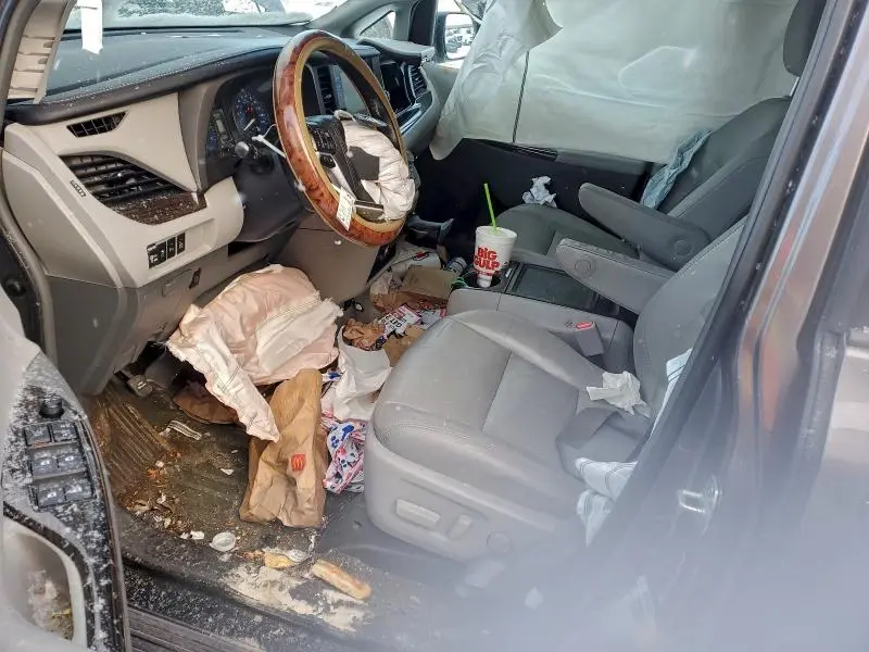 2015 TOYOTA SIENNA XLE  