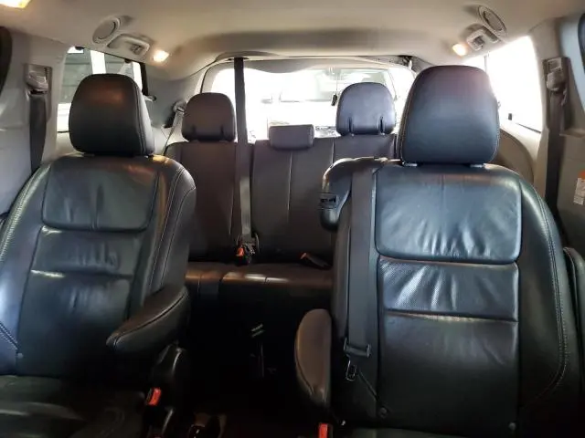 2017 TOYOTA SIENNA SE  