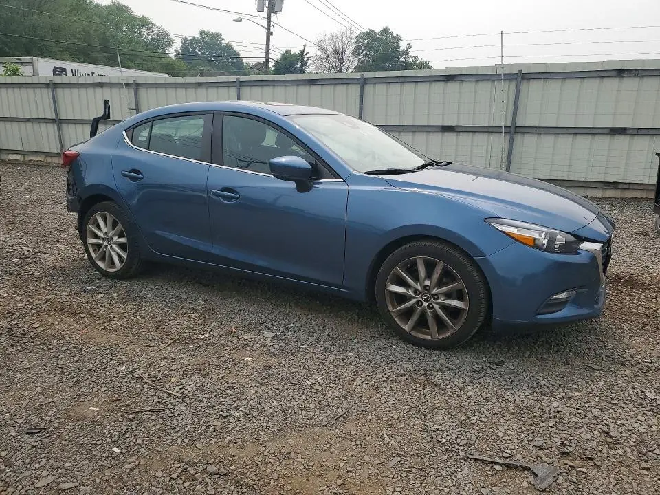 2018 MAZDA 3 TOURING  