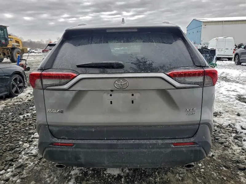 2025 TOYOTA RAV4 XLE  