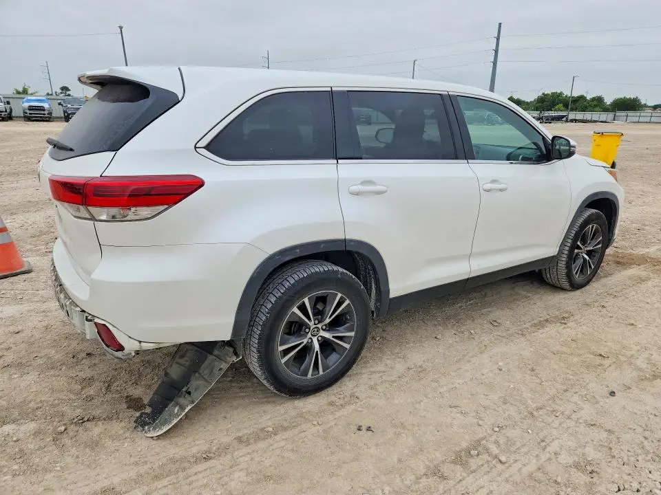 2019 TOYOTA HIGHLANDER LE  
